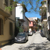 Η οδός Αμφιτρύωνος από την πλατεία Καλλιθέας