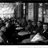 Ομάδα σοσιαλιστών σε καφέ