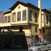 Σπίτι στην γωνία Αγίας Σοφίας και Θεόφιλου