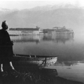 Μουσουλμάνος Αλβανός στις όχθες της λίμνης