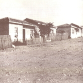 Χωματόδρομοι και παράγκες