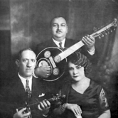 Η Ρόζα Εσκενάζυ τραγουδάει