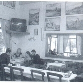 Τα τσιπουράδικα των προσφύγων