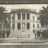 Πρόσοψη Δημαρχείου και ανδριάντας του Α. Μιαούλη (1910)