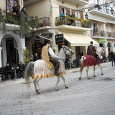 Η παρέλαση των εφίππων της γκιόστρας στην πλατεία Ρούγα σήμερα