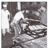 Τα πρώτα μαγαζιά