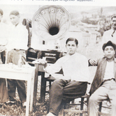 Γλέντι σε καπηλειό