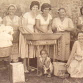 Πλύσιμο ρούχων στη γειτονιά