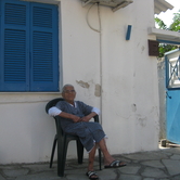 Πίσω από τα τείχη