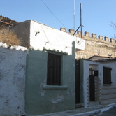 Σπίτια κολλημένα στο Τείχος