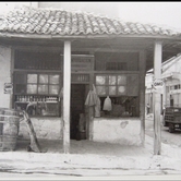 Ο κύριος Νικολάκης στο εμπορικάκι της Μαρκάτου