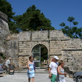 Η εξωτερική πύλη του Κάστρου 