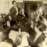 22.5.1963. Η τελευταία φωτογραφία του Γρηγόρη Λαμπράκη από την ομιλία του για την Ειρήνη στη Θεσσαλονίκη. Δέκα λεπτά αργότερα θα πέσει νεκρός.