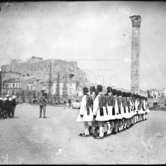 Προσφυγόπουλα στους στύλους